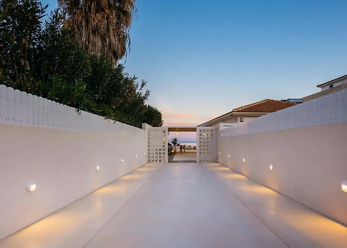 Salty Angel Sea Front Villa *