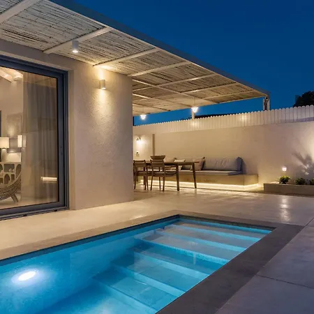 Salty Angel Sea Front Villa *