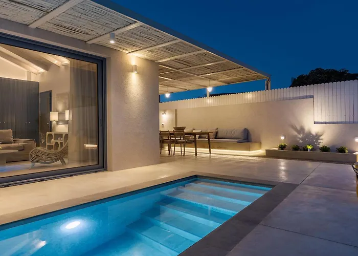 Salty Angel Sea Front Villa *